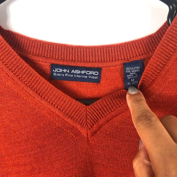 SOLD John Ashford Extra Fine Merino Wool Sweater - Picture 2 of 4